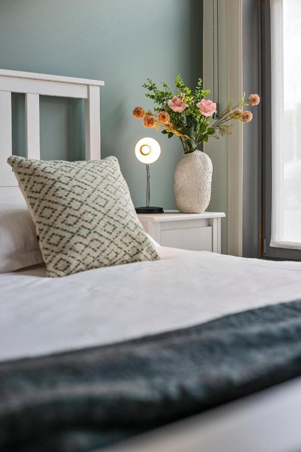 ברוז' Huswell - Charming Getaway In The Historical City Center מראה חיצוני תמונה